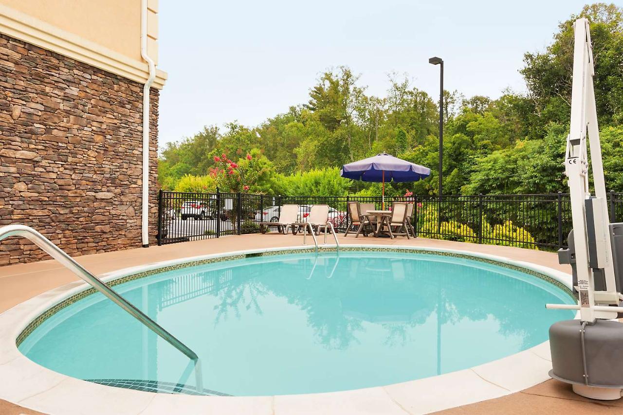 Country Inn & Suites By Radisson, Asheville West Near Biltmore Экстерьер фото