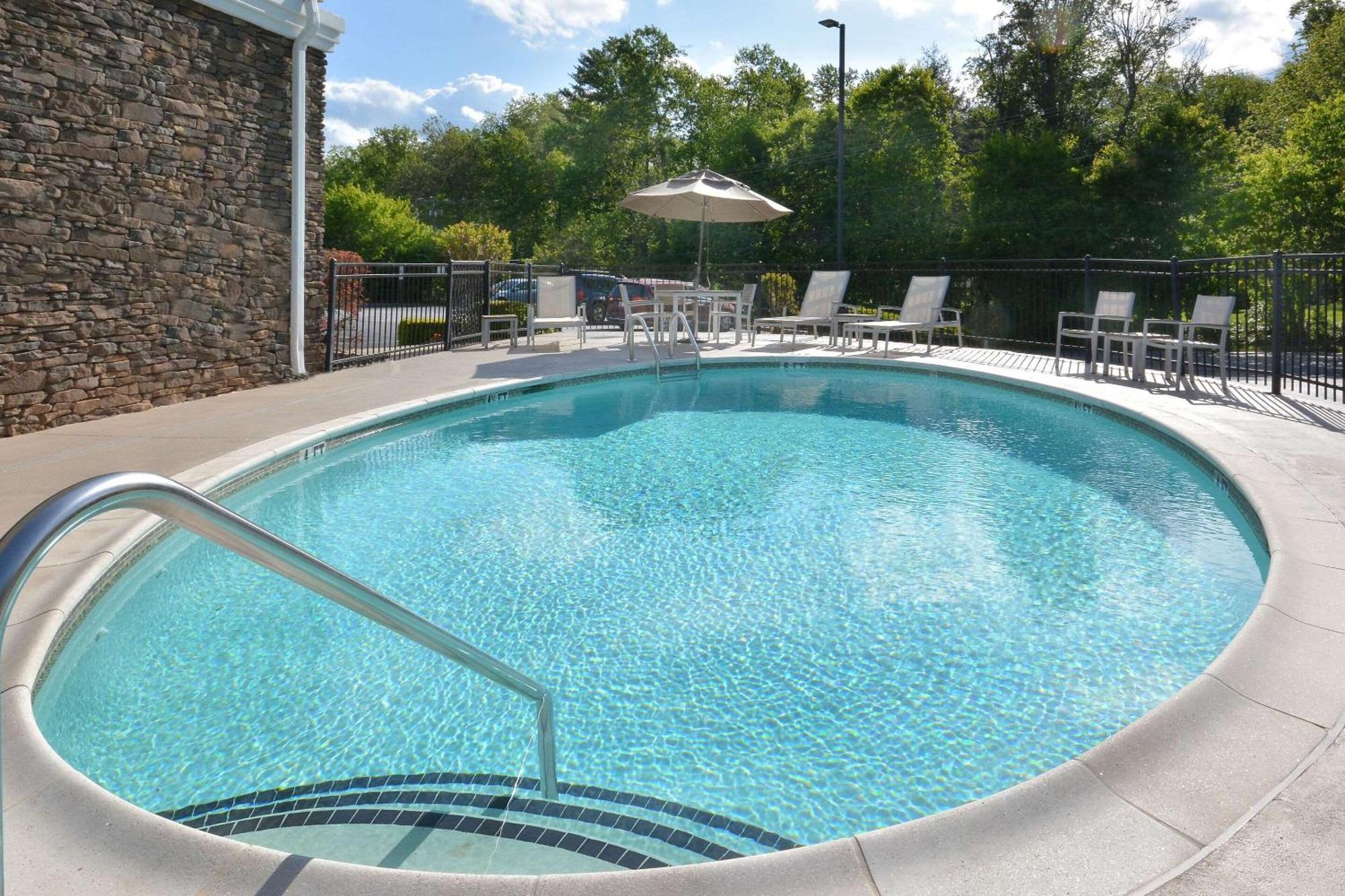 Country Inn & Suites By Radisson, Asheville West Near Biltmore Экстерьер фото